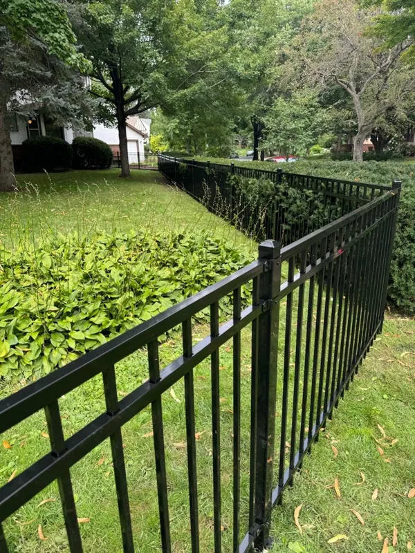 Metal fencing from EZ Elite Fence’s live website