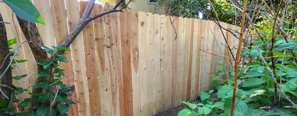 Wood fence in Sioux Falls, from EZ Elite Fence’s live website
